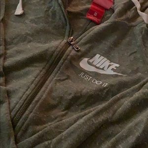 green nike hoodie 💚